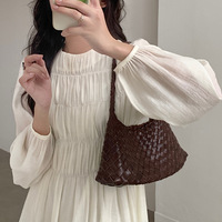 Sac cabas tissé en cuir de vachette tanné végétal fait main, petit format automne 2026, nouveau modèle de niche en cuir véritable, sac à bandoulière pour femme