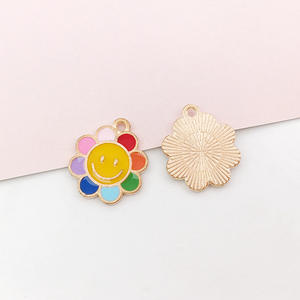 Ventes directes d'usine bijoux à bricoler soi-même accessoires arc-en-ciel pendentif collier boucles d'oreilles nuage blanc métal charme acrylique pour enfants adultes - Product Image 4