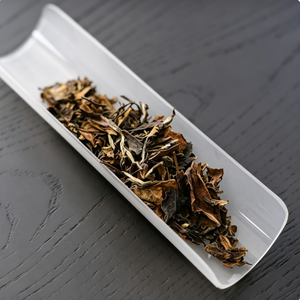 Té Blanco Fuding Shou Mei 2010, Añejado 16 Años, Rico en Antioxidantes y Elixir Calmante para el Bienestar, Caja de Regalo Personalizada ODM - Product Image 2