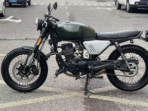 Hanway HS125 Scrambler/Blackcafe - 125CC, réservoir de 13L, roues à rayons, freins à disque, design rétro HS125, style vintage avec éléments classiques - Product Image 4