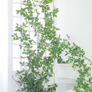Plante grimpante artificielle Mezanchen, feuilles vertes, décoration de feuilles de rose bioniques pour villa, escalier, usage intérieur et extérieur - Product Image 1