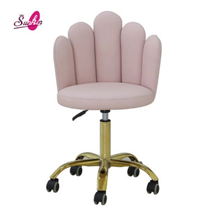 Chaise de beauté et de coiffure réglable de qualité supérieure avec base dorée et roues Mobilier de salon élégant pour salons de coiffure Studios de beauté - Product Image 1