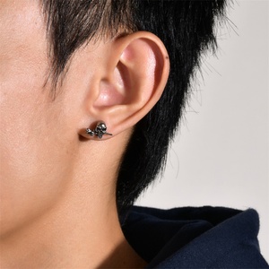 Pendientes de Acero Inoxidable para Hombre, Diseño de Calavera con Flor, Estilo Delicado y Moderno - Product Image 4