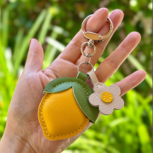 Llavero con forma de limón de dibujos animados, amuleto para bolso fresco y lindo de verano, muñeco de PU. - Product Image 3