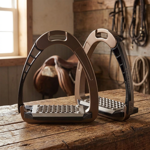 Étriers en aluminium à design incliné pour cavaliers, réduisent la pression sur les jeunes chevaux, instruments chirurgicaux fabriqués pour les passionnés de chevaux. - Product Image 3