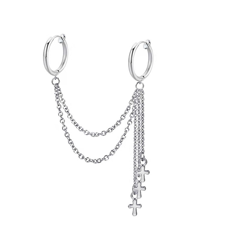 Uno de tres clips para las orejas en forma de cruz.