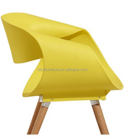 Chaise en plastique de salon de haute qualité cheveux raides d'usine dans une variété de couleurs avec résine plastique avec pieds en métal