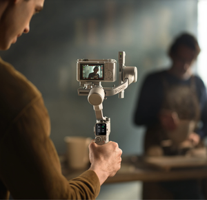 RS 4 Mini имеет функцию автоматической блокировки оси, и наклонная головка панорамирования может автоматически включать или выключать трехосевой акси - Product Image 6