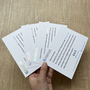 Cartes de remerciement personnalisées avec film holographique - Inserts de marque avec estampage à chaud multicolore pour le commerce électronique - Product Image 1