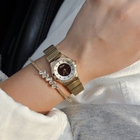 Montre de luxe vintage Scottie 9887, design élégant, quartz, lunette en cristal brillant, cadran en nacre naturelle, acier inoxydable, cadeau pour femme
