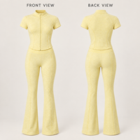 Ensemble de vêtements de sport pour femmes personnalisé, col montant, fermeture éclair intégrale, haut à manches courtes et leggings évasés pour la salle de sport