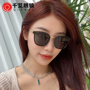แว่นกันแดดทรงสี่เหลี่ยมสำหรับผู้หญิง Qianai เลนส์ PC ป้องกันรังสียูวี 400 กรอบสีแชมเปญ แฟชั่นกันแดด รุ่นที่ 3 - Product Image 5