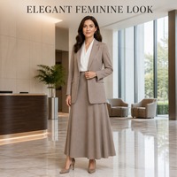 Ensemble de costume modeste personnalisé taupe pour femme, blazer long à revers cranté, jupe trapèze longueur cheville avec poches à rabat, tenue de travail, vente en gros