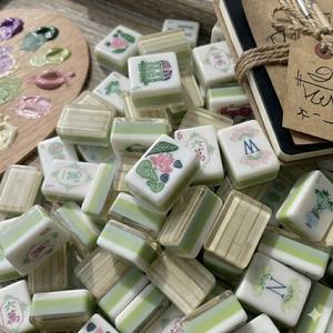 Mahjong artisanal aux tons vert doux et crème, idéal pour les salons de <span class=keywords><strong>thé</strong></span> et les espaces de détente. - Product Image 4