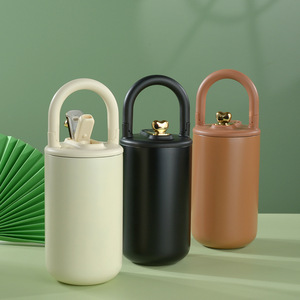 Bouteille d'eau en acier inoxydable 304 de qualité alimentaire avec poignée et paille, pour usage extérieur, bureau et voiture, avec logo personnalisé, vente en gros - Product Image 1