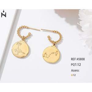 Pendientes de tuerca chapados en oro con signo zodiacal Escorpio, colgante redondo de 12 mm, Acero 12 - Product Image 1