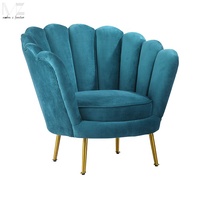 Fauteuils d'appoint modernes pour salon, avec structure en métal doré laiton, revêtement en velours, design coquille de muschel