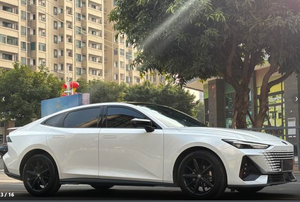 Voitures <span class=keywords><strong>d</strong></span>'<span class=keywords><strong>occasion</strong></span> Changan UNI-V 2023 1.5T Édition Prestige Voiture compacte Essence Berline à hayon Voitures <span class=keywords><strong>d</strong></span>'<span class=keywords><strong>occasion</strong></span> <span class=keywords><strong>pas</strong></span> chères de Chine Carros Usados - Product Image 3