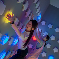 Mur d'escalade interactif multijoueur avec affichage LED numérique et système de notation pour la maternelle et les centres de jeux