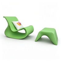 Fabricant de chaises de salle à manger en plastique OEM de couleur personnalisée, chaise ergonomique rotomoulée avec impression de logo pour restaurant et café