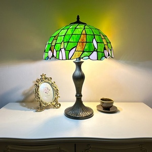Lámpara de Mesa LED LongHuiJing de 16 Pulgadas, Estilo Mediterráneo, Diseño Simple de Cúpula de Vidrio, Hoja Verde, para Sala de Estar - Product Image 1