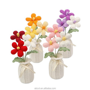 Vente en gros de fleurs artificielles de frangipanier faites à la main au crochet, plantes en pot de frangipanier au crochet - Product Image 6