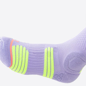 Chaussettes de basket-ball tampons sports personnalisés Tennis Coton Mid Tube Crew Chaussettes brodées épaissies - Product Image 4