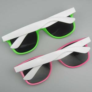 Lunettes de soleil unisexes classiques miroir tendance 2025, monture PC verte et rose, verres UV400, impression de logo personnalisé pour l'extérieur - Product Image 6