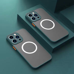 Étui de protection magnétique en silicone givré Hengxin pour chargement sans fil, compatible avec les modèles <span class=keywords><strong>11</strong></span>-17 <span class=keywords><strong>Pro</strong></span> <span class=keywords><strong>Max</strong></span> Ultra, finition mate translucide - Product Image 2