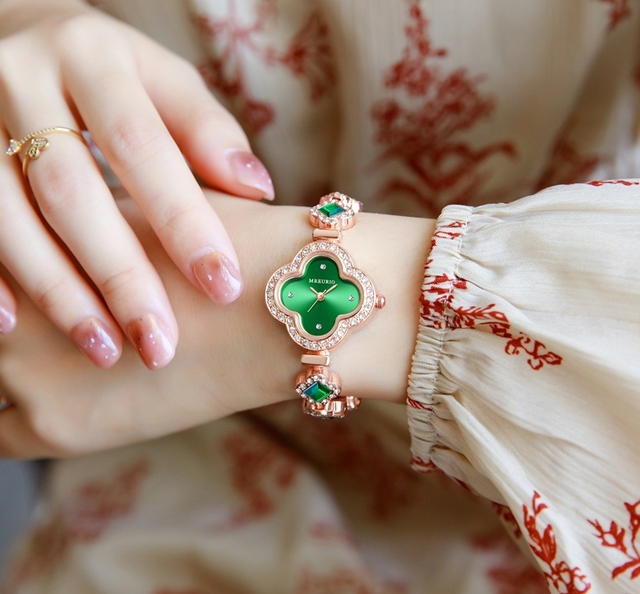 Retro Luxury Women's Fashion Green Wrist Watch Four-leaf Clover Bracelet Ornament Simple Trend Watch for Women