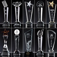 Offres Spéciales Logo personnalisé gravure cristal pouce vers le haut trophée pour cadeau souvenir d'affaires pour le meilleur employé de l'année