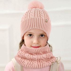 Ensembles de bonnets d'hiver en tricot avec pompon, écharpes et gants pour enfants, tailles garçons et filles, vente en gros - Product Image 2