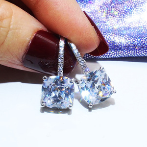 Orecchini quadrati scintillanti per donna, gioielli eleganti e alla moda - Product Image 1