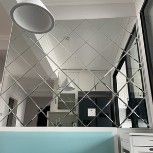 Miroirs décoratifs à bords biseautés de conception innovante, carreaux de forme diamant carrée pour mur - Product Image 4