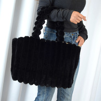 Sac fourre-tout moelleux grande capacité, sac à bandoulière élégant en peluche, sac de shopping pour femme à porter sous le bras