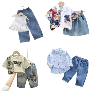Vêtements pour enfants en gros : ensembles 2 pièces avec chemises imprimées et pantalons en jean, tenues d'été pour garçons et filles, vêtements en coton pour enfants - Product Image 3