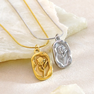 Elegante Collar con Colgante de Acero Inoxidable 304 Chapado en Oro de 18K, Diseño de Flor en Relieve, Joyería Casual - Product Image 2