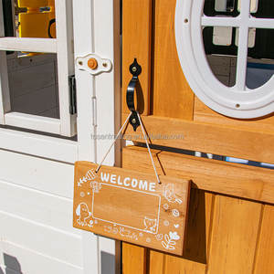 Nouvelle maison de jeu en bois pour enfants conçue pour l'extérieur, jeu d'imitation, avec un trou pour chien en plastique, un petit tableau noir - Product Image 3