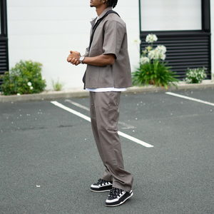 Set di <span class=keywords><strong>abbigliamento</strong></span> da <span class=keywords><strong>uomo</strong></span> di <span class=keywords><strong>tendenza</strong></span> calda estiva in maglia di nuova moda camicia Casual tinta unita e pantaloni che vendono vestiti in due pezzi - Product Image 2