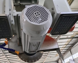 RBB HQ-3220DS Router CNC de Cinco Ejes para Grabado <span class=keywords><strong>en</strong></span> Piedra, Motor y Bomba de 29KW de Potencia, 400mm de Espesor Máximo, Tipografía Automática - Product Image 6