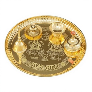 Thali de Puja en laiton avec lampe à huile, Diya, cloche et porte-encens, motif divin en relief pour les activités religieuses - Product Image 1