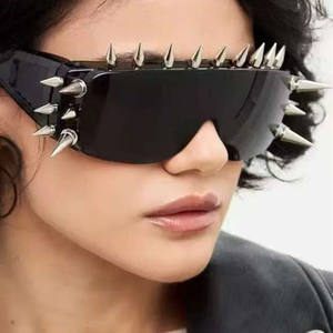 Gafas de Sol Steampunk Novedosas y Modernas al por Mayor, Gafas de Fiesta con Remaches Góticos para Hombres y Mujeres - Product Image 2