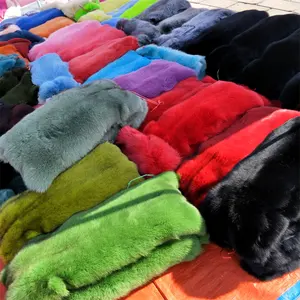 China Factory Supply Tanned Fox Skins Fluffy Dyed Color Fox Fur Pelts With Competitive Price