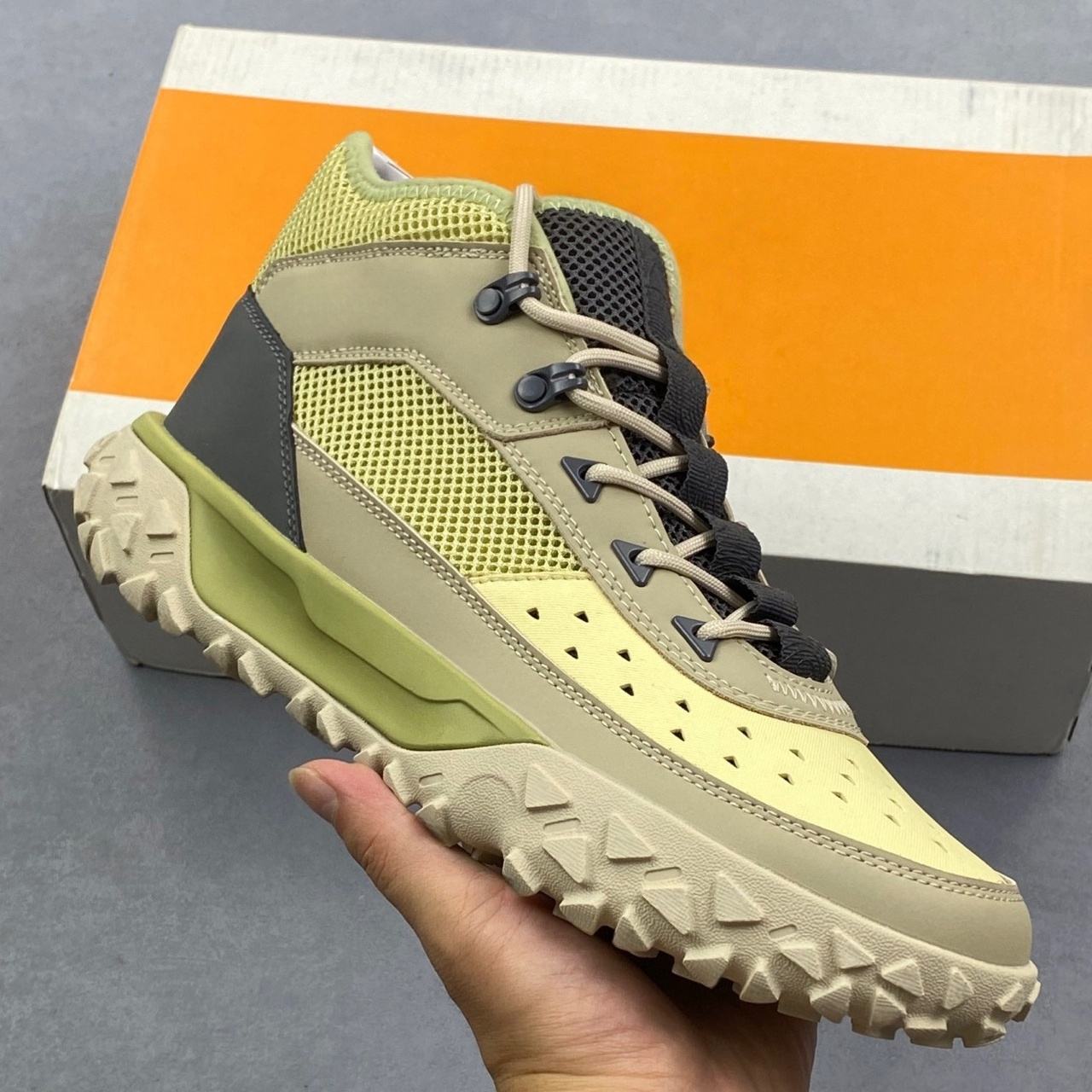 สีเขียวอ่อน