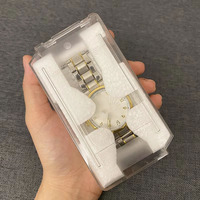 Boîte à montre en plastique transparent de marque célèbre, prête à être expédiée, cercueil à montre, 50 pièces, faible MOQ avec prix de gros