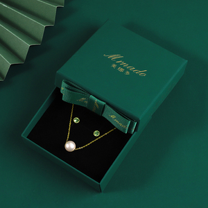 Customized Women's Luxury Gift Box Printed Logo Shopping Clothing Paper Box Necklace Ring Jewelry Box