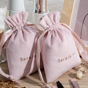 Petits sacs à cordon en velours <span class=keywords><strong>rose</strong></span> imprimés de logo personnalisé pour cadeaux pochette avec ruban pochette en velours pour <span class=keywords><strong>parfum</strong></span> - Product Image 2