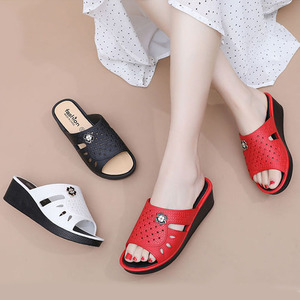 Pantofole da donna in PVC moda moda scarpe da spiaggia estive Indoor/Outdoor comode ad alto rapporto costo-efficacia antiscivolo per la <span class=keywords><strong>casa</strong></span> della ragazza - Product Image 1