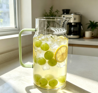 Carafe à eau en verre borosilicate avec poignée vert clair, bec verseur avec filtre intégré, carafe résistante à la chaleur pour thé, jus, boissons froides
