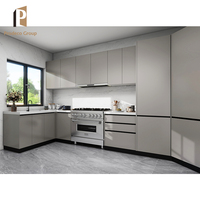 Cuisine modulaire italienne moderne en forme de U, haut de gamme, finition brillante, avec plan de travail en marbre, panier de rangement et robinet